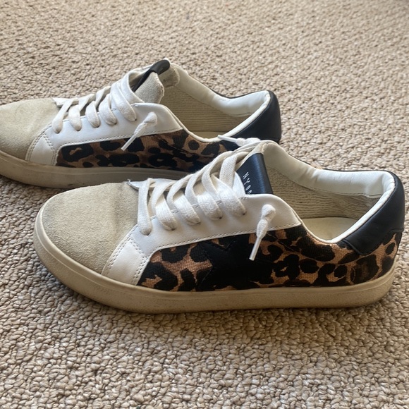 Steve Madden Leopard Print Star Sneakers. Size 8 - Picture 8 of 13